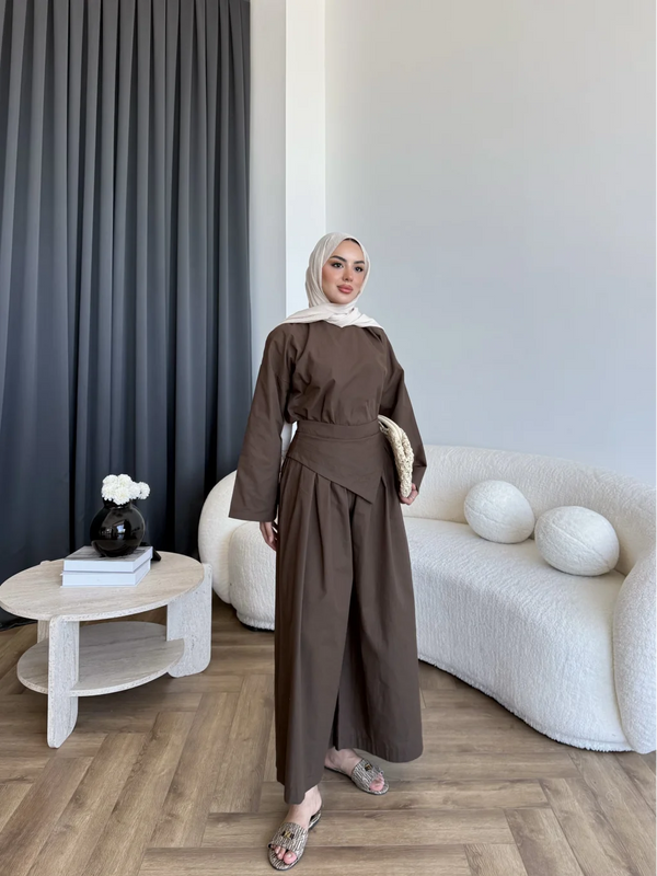طقم مع شال عالخصر