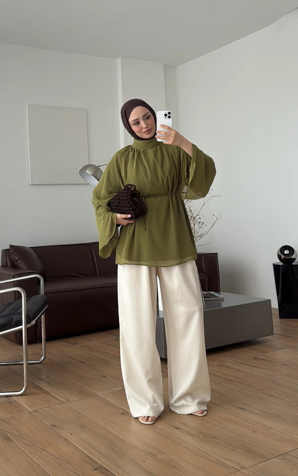 بلوز شيفون بأكمام عريضة