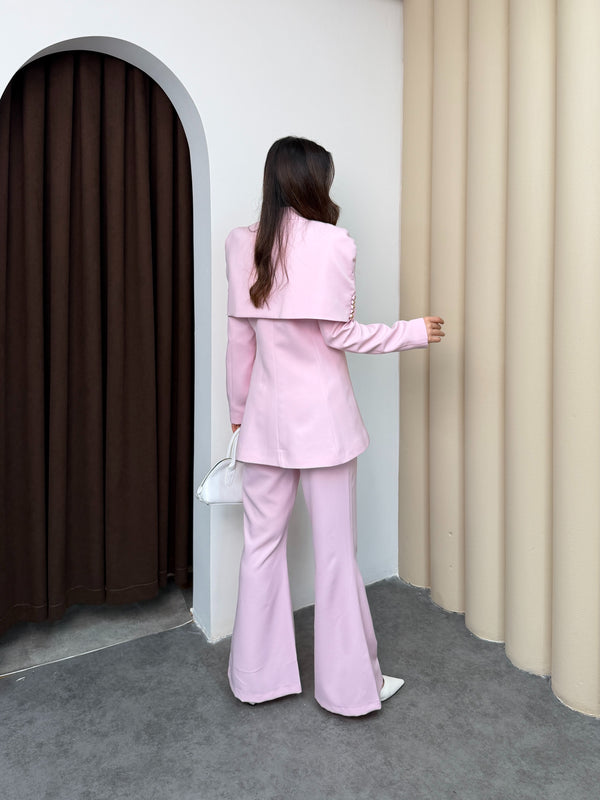 طقم رسمي فخم بأكتاف عريضة