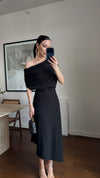 فستان كلاسيكي اسود off shoulder