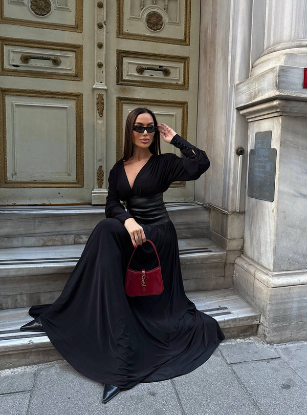 فستان أسود ماكسي بخصر جلد