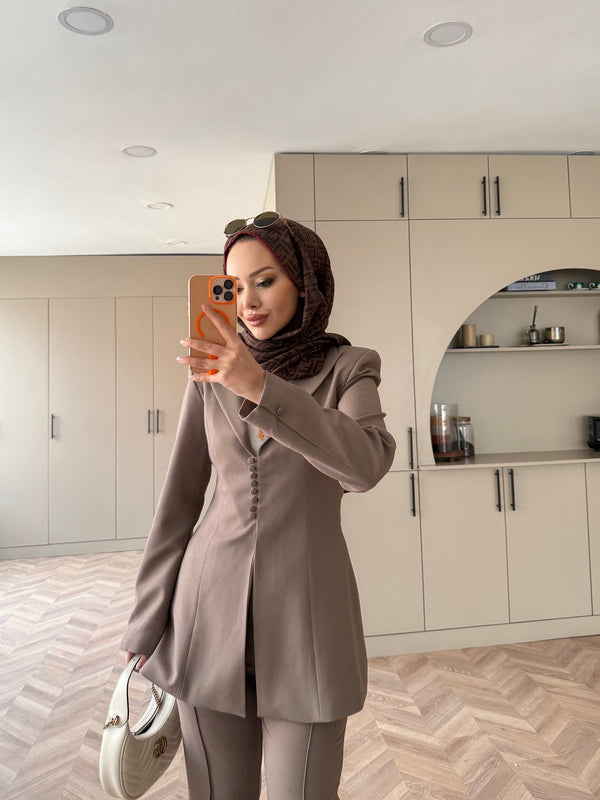 طقم بنترست بأزرار – بيج