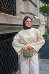 بلوزة مائلة اكمام عريضة