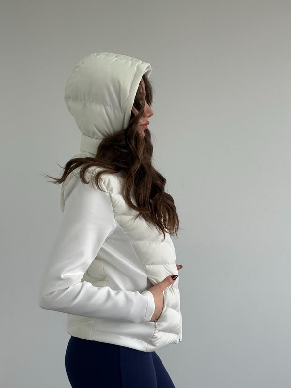 جاكيت Range Vibe بقبعة (ابيض)