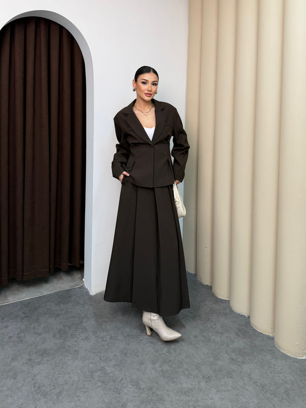 طقم تنورة كلوش