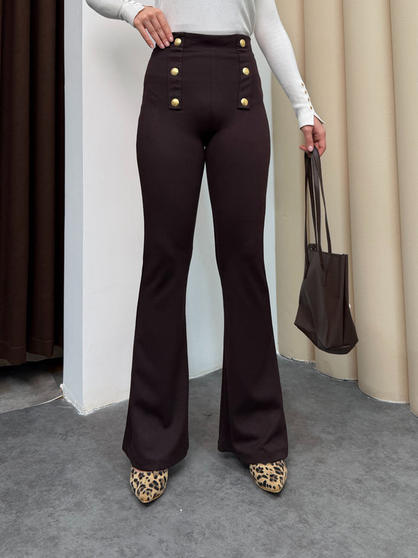 بنطلون بأزرار ذهبية