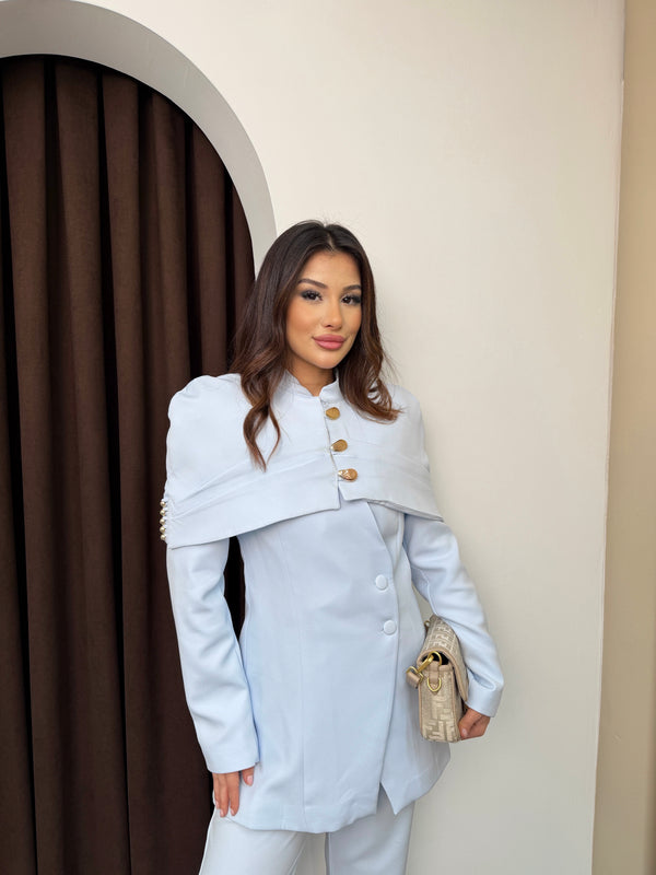 طقم رسمي فخم بأكتاف عريضة