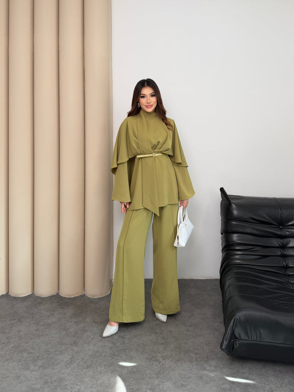 طقم طبقات مع حزام