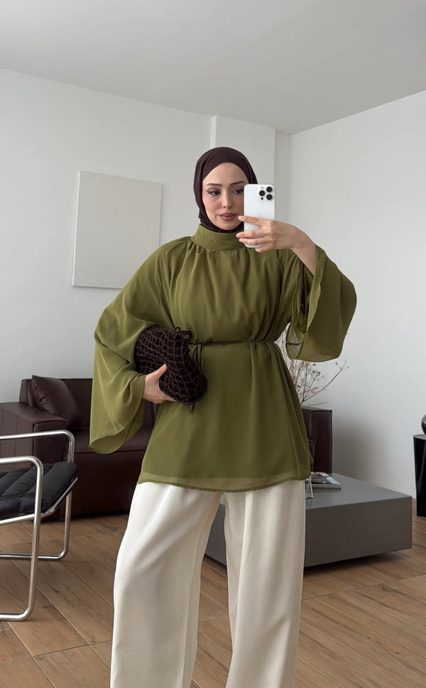بلوز شيفون بأكمام عريضة