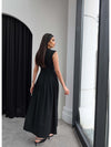 فستان بياقة مائلة