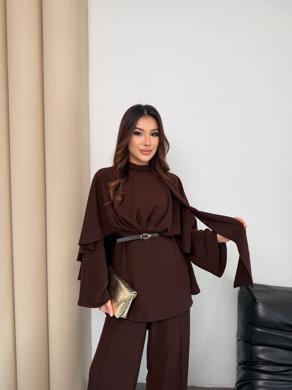 طقم طبقات مع حزام