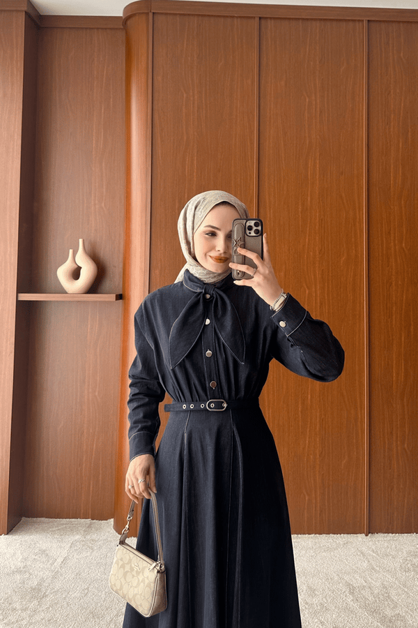 فستان جينز بربطة عنق