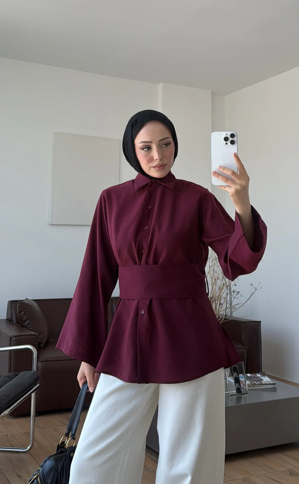 قميص مع حزام قماش