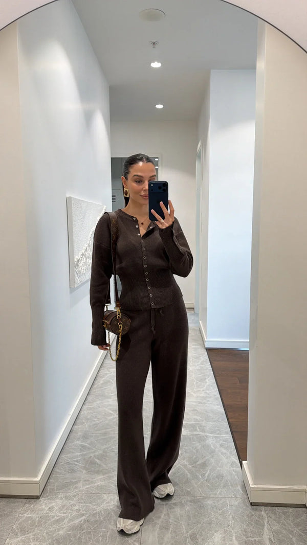 طقم تريكو مخصر باللون البني