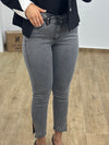 Skinny jeans مع فتحة وستراس