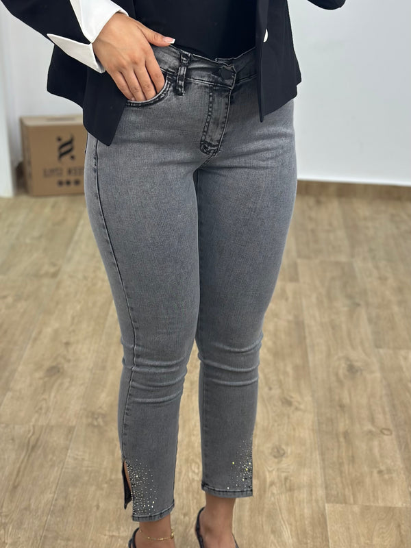 Skinny jeans مع فتحة وستراس