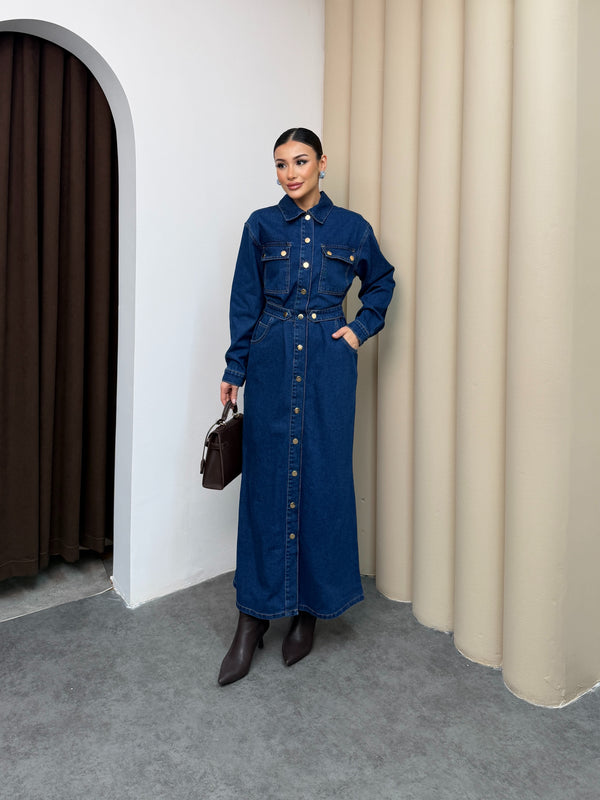 فستان جينز طويل بقصة مستقيمة