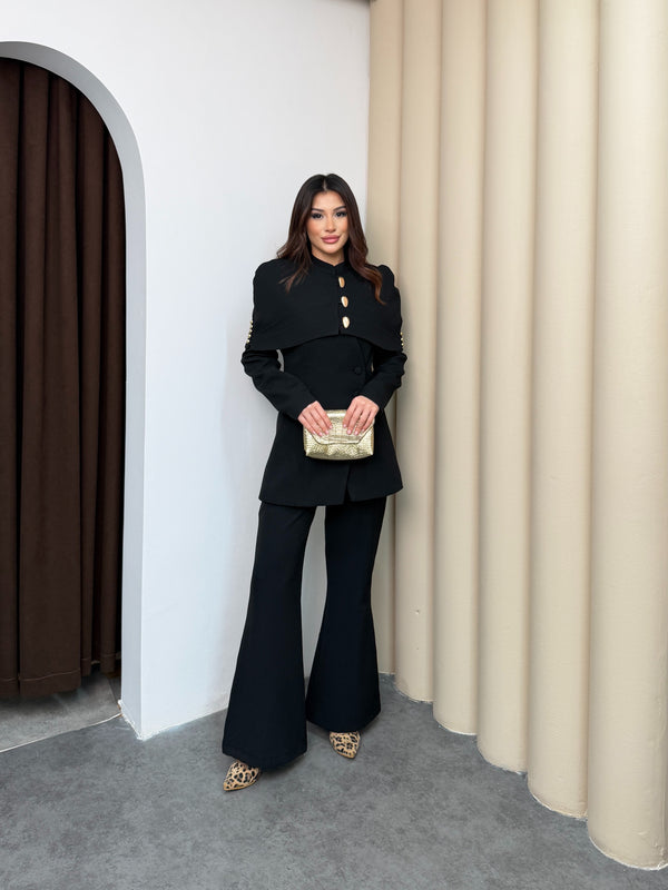 طقم رسمي فخم بأكتاف عريضة