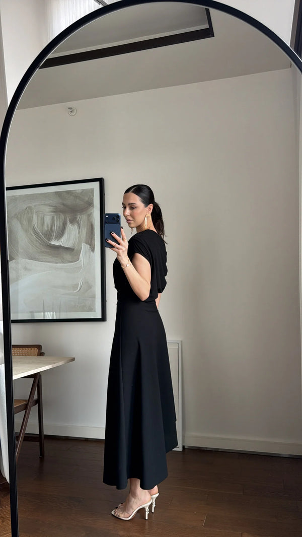 فستان كلاسيكي اسود off shoulder