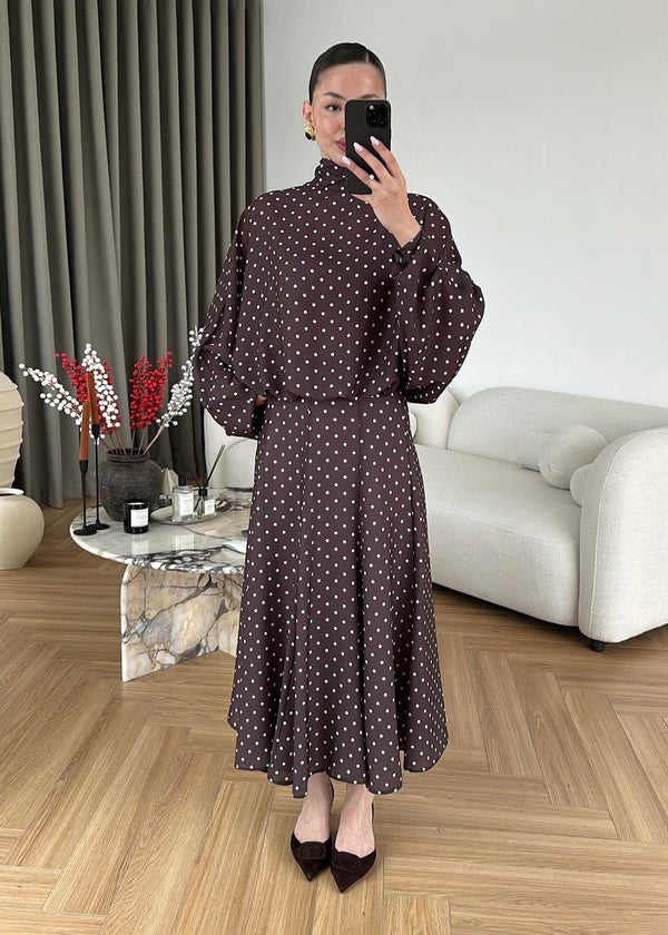 طقم بلوزة وتنورة