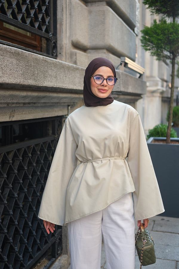 بلوزة مائلة اكمام عريضة