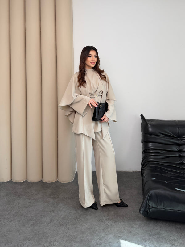 طقم طبقات مع حزام