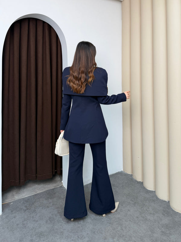 طقم رسمي فخم بأكتاف عريضة