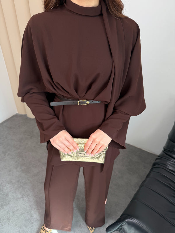 طقم طبقات مع حزام