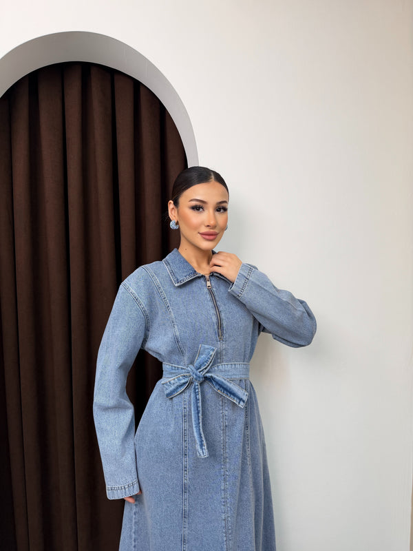 فستان جينز بياقة كلاسيكية