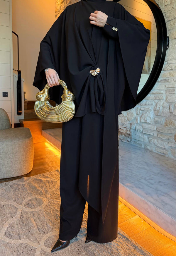 طقم بتصميم ثلاثي