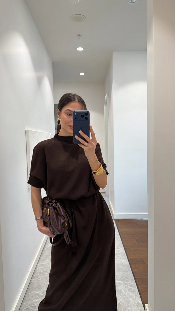 فستان ميدي محبوك بحزام