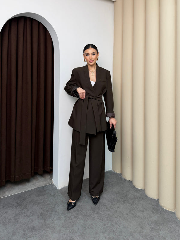 طقم جكيت مع ربطة