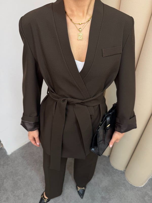 طقم جكيت مع ربطة