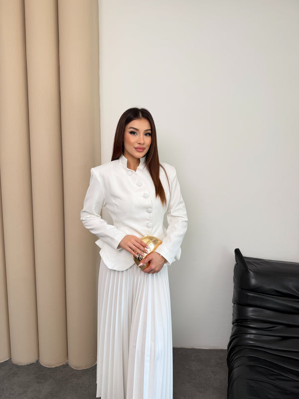 طقم بليزر مع تنورة كسرات