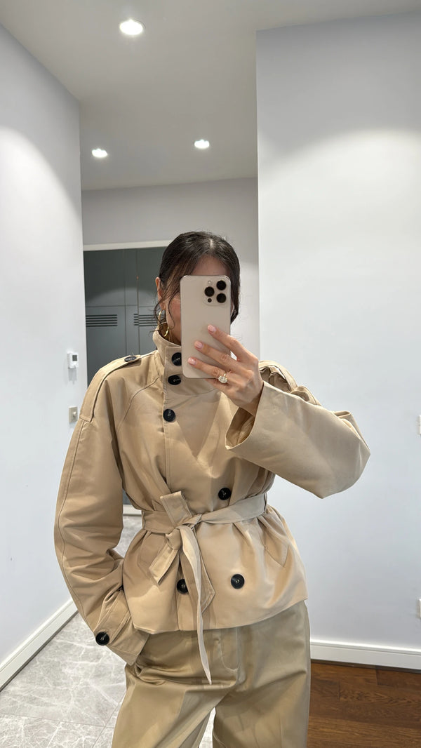 ترانشكوت مع كمر قصير