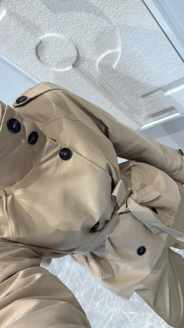 ترانشكوت مع كمر قصير