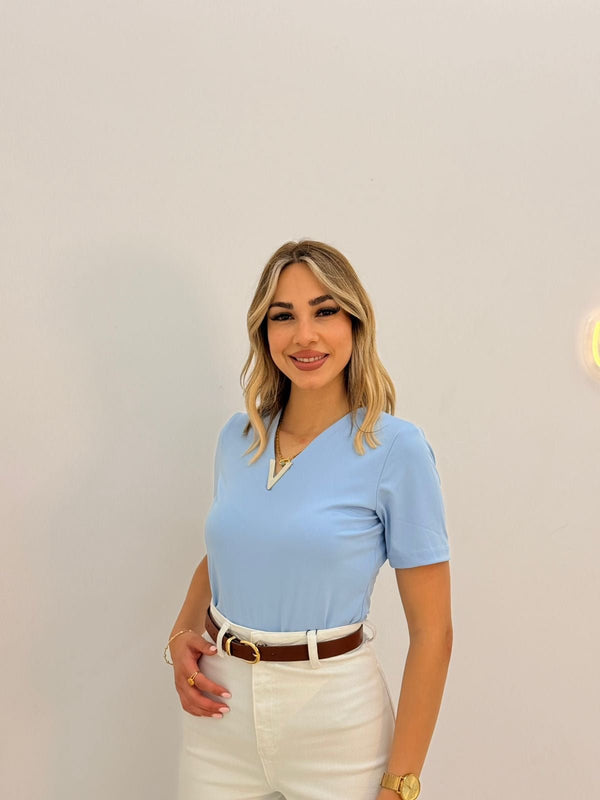 بلوز فتحة حرف V - Sateen style
