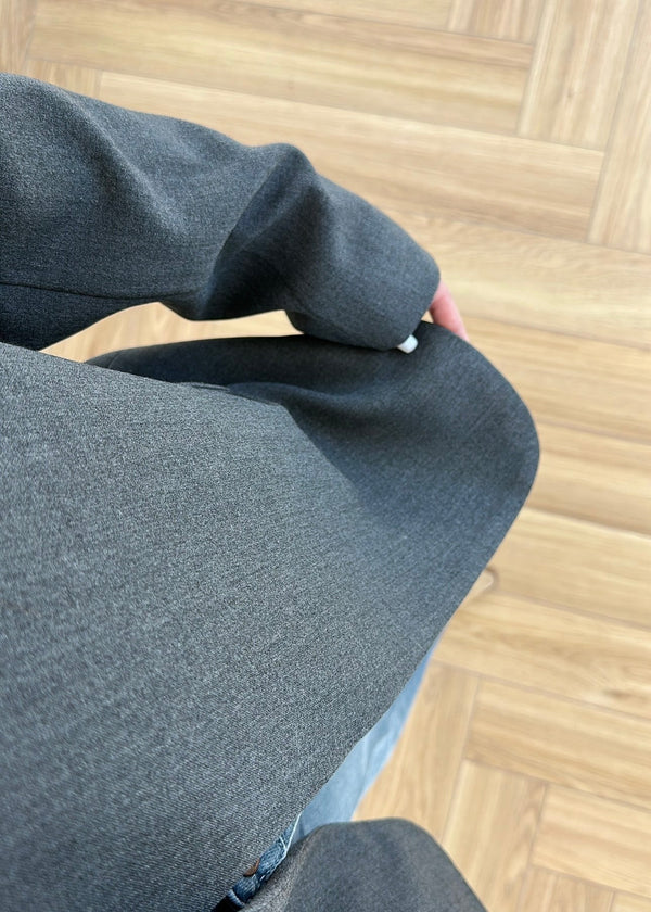 CLASSIC TAILORED BLAZER