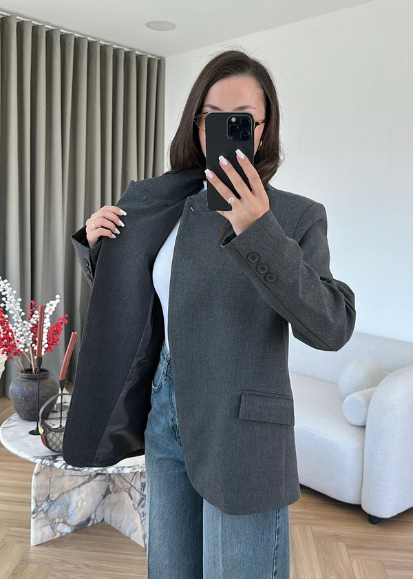 CLASSIC TAILORED BLAZER