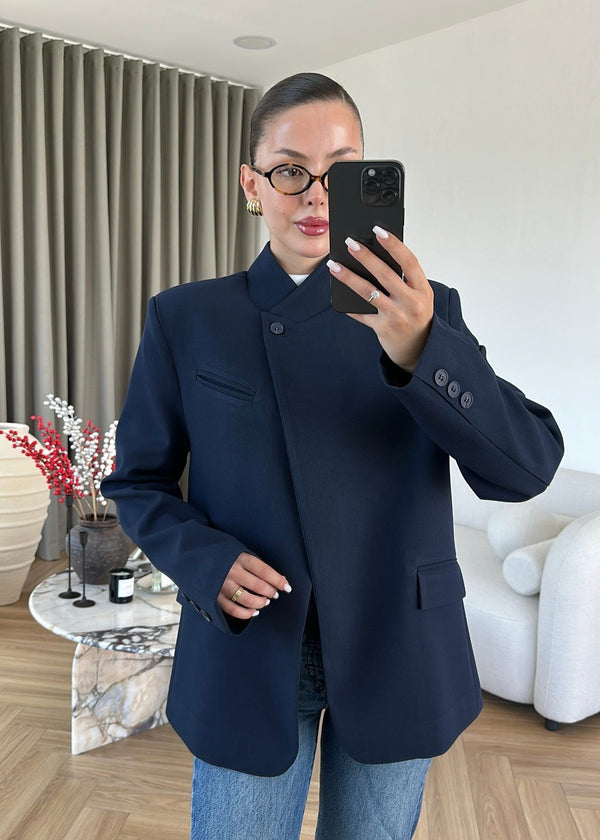 CLASSIC TAILORED BLAZER