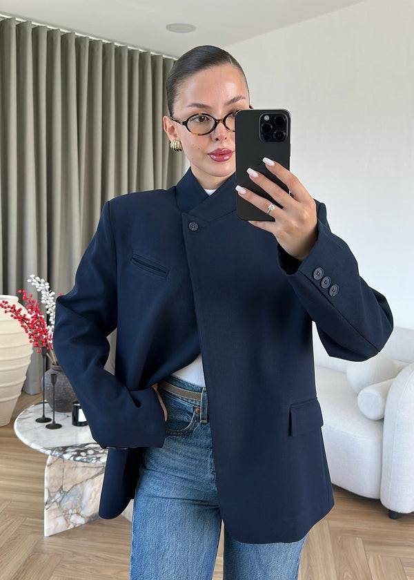 CLASSIC TAILORED BLAZER