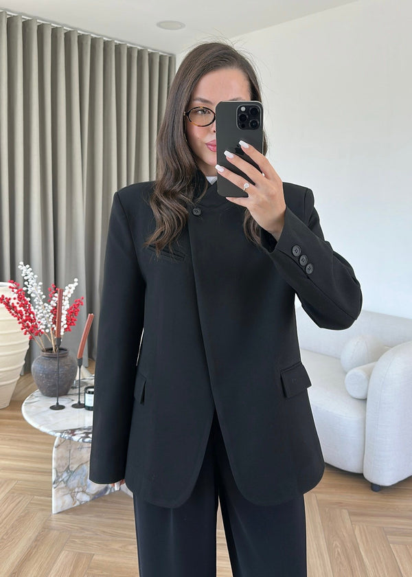 CLASSIC TAILORED BLAZER