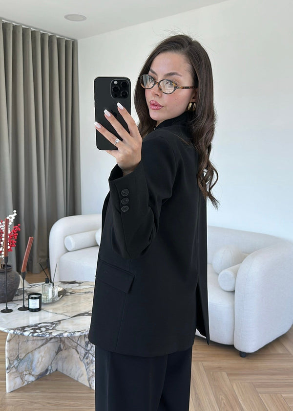 CLASSIC TAILORED BLAZER