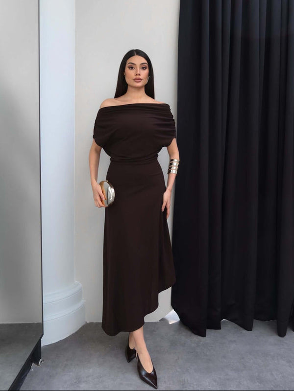 فستان كلاسيكي بنيoff shoulder