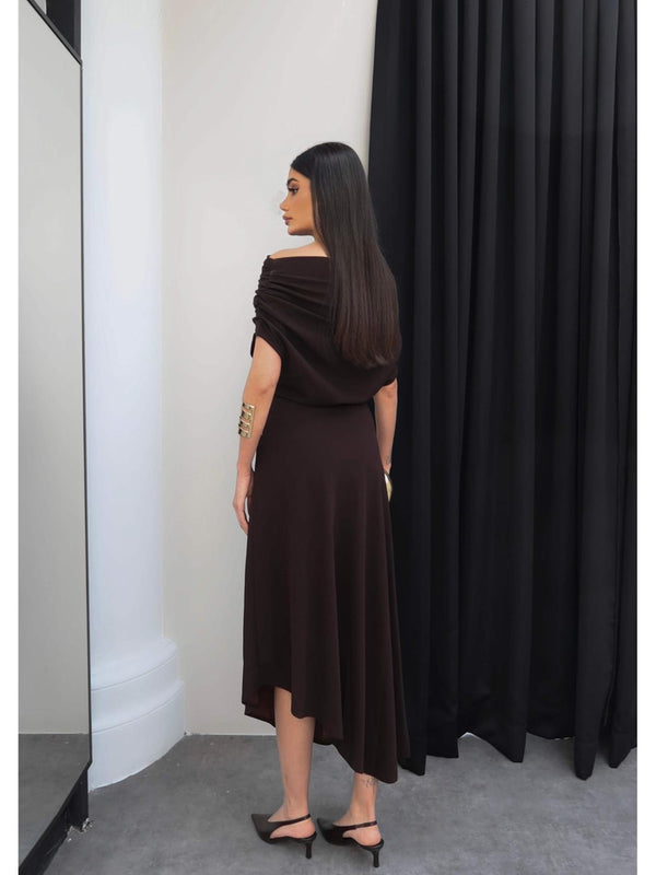 فستان كلاسيكي بنيoff shoulder
