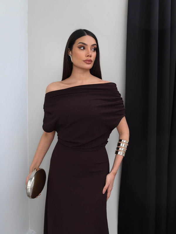 فستان كلاسيكي بنيoff shoulder
