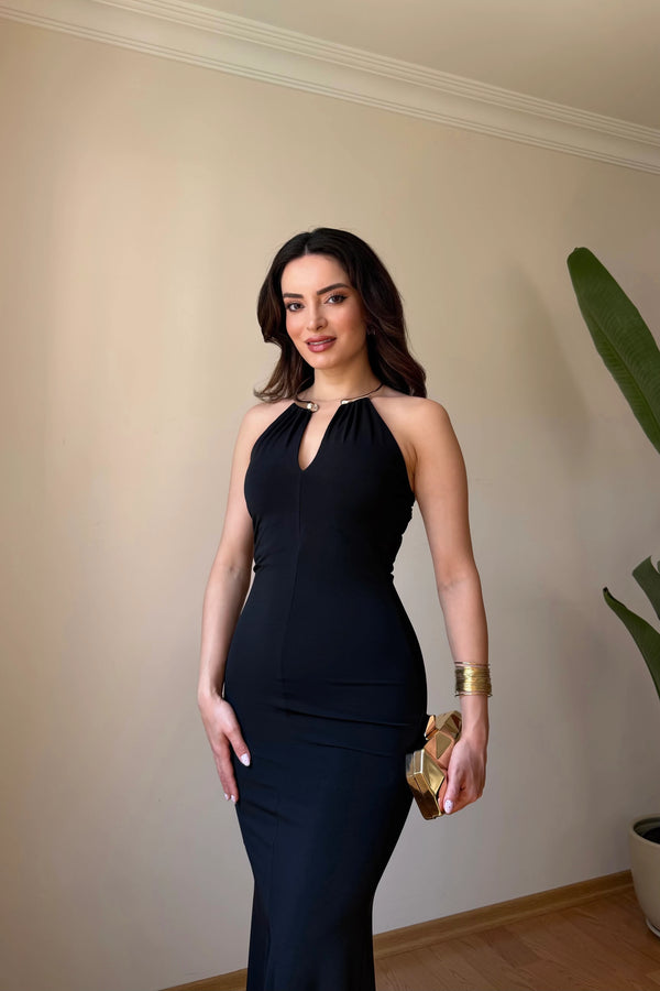 فستان ليكرا مع طوق ذهبي