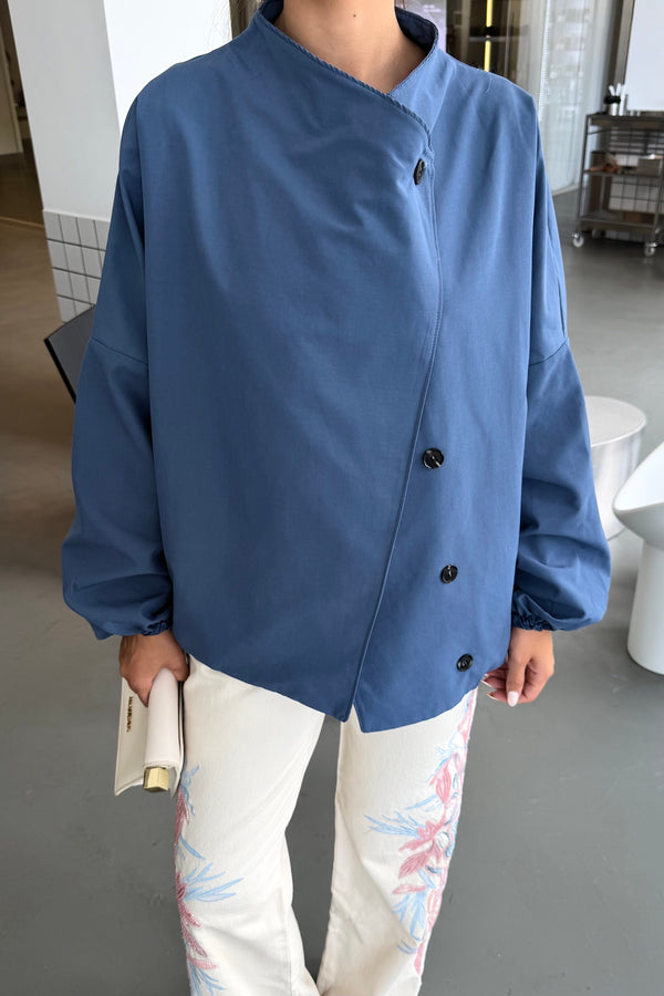 UPRECT COLLAR HIDDEN BUTTON TRENCH