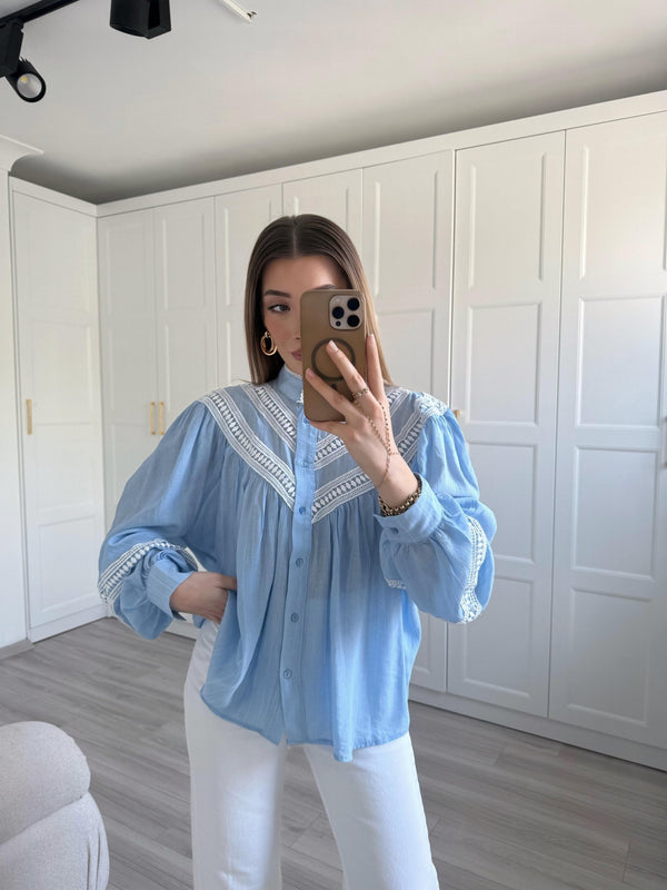 قميص دانتيل بتفاصيل مطرزة - Sateen style