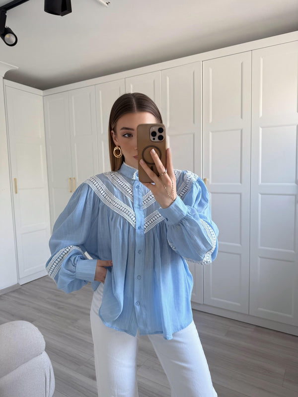 قميص دانتيل بتفاصيل مطرزة - Sateen style